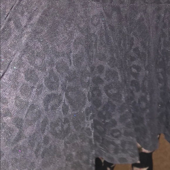 sheer 1/2 length sleeved cheetah top - Picture 3 of 3